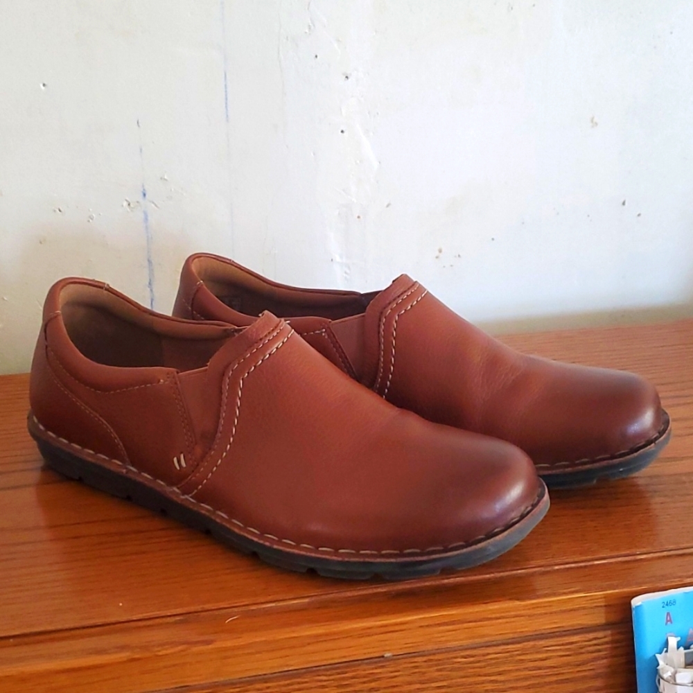 Clark's leather shoes. LIKE NEW